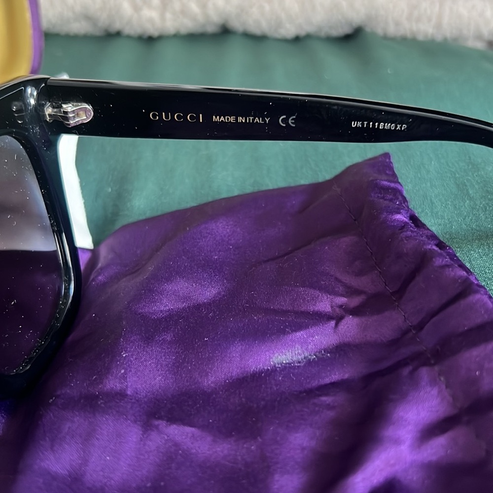 Gucci Glossy Black Oversized Cat Eye Sunglasses - Picture 4 of 7
